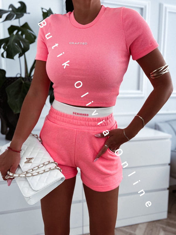 set-aus-crop-top-und-shorts-crafted-neonpink