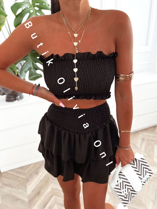 Schwarzes Sommer-Set: Gerafftes Top und Skort mit Rüschen