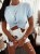 t-shirt-z-haftem-mane-blekitny