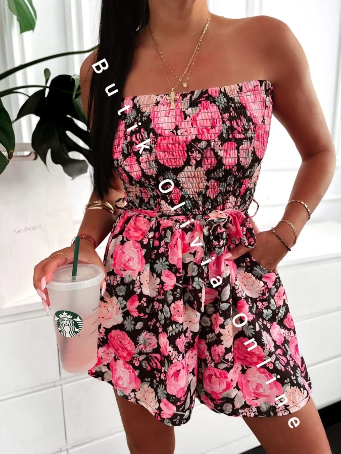 Kurzer Sommer-Playsuit mit Blumenmuster, trägerlos mit elastischem Oberteil, lockeren Shorts und Bindegürtel
