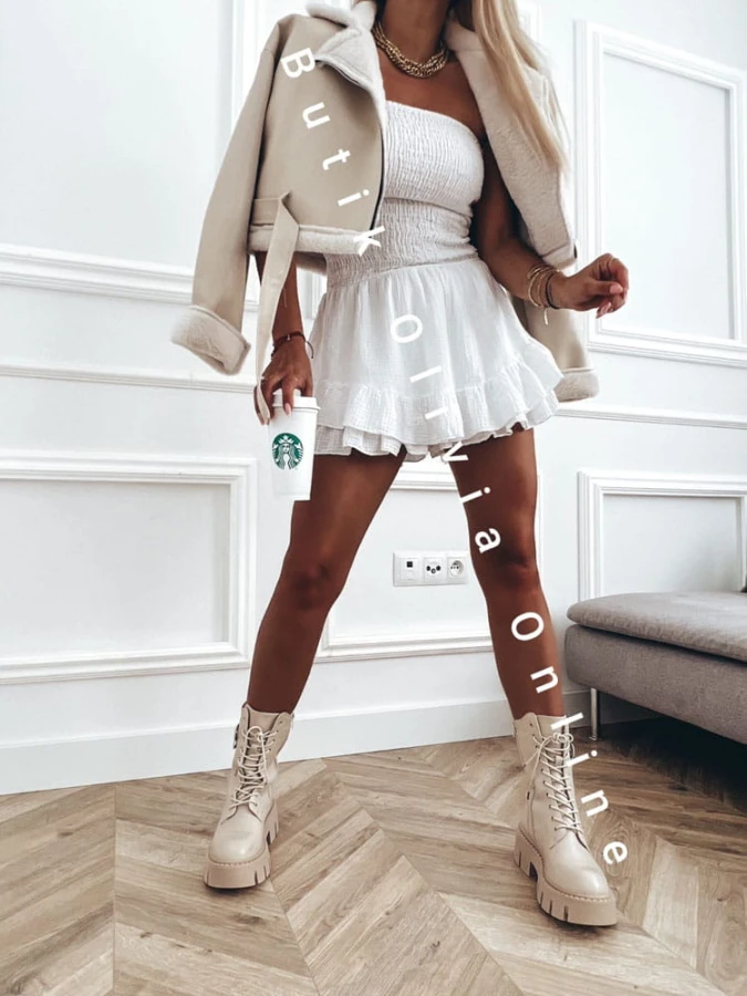 Weißer kurzer Musselin-Jumpsuit mit Korsagen-Oberteil und Skort mit Volants