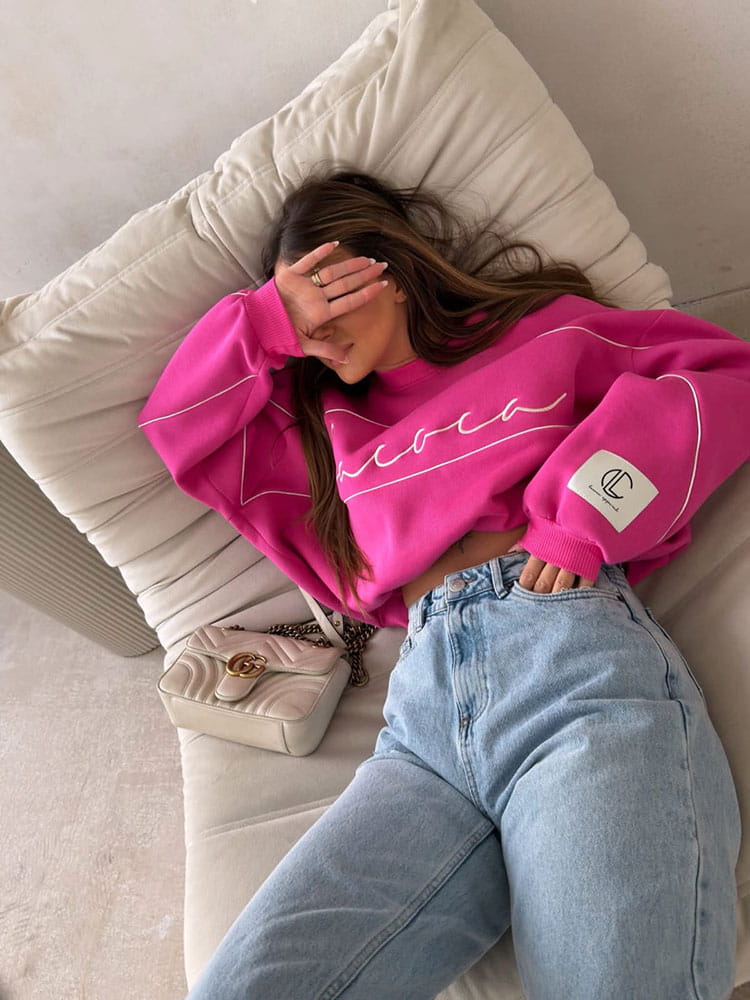 sweatshirt-la-coca-aura-dunkelrosa