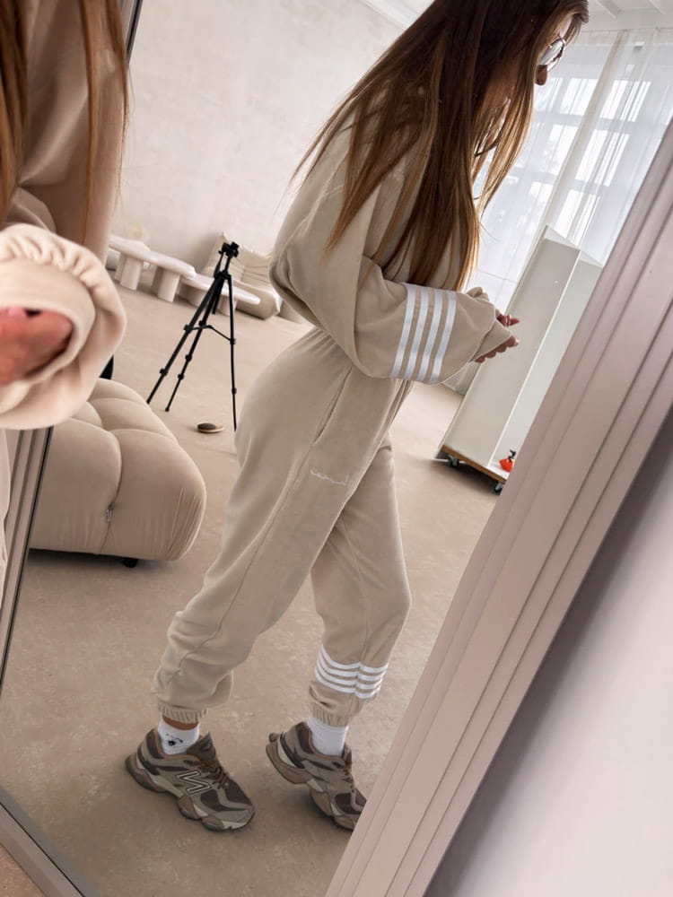 dres-welurowy-bluza-oversize-spodnie-bezowy-la-coca-velve-4.jpg