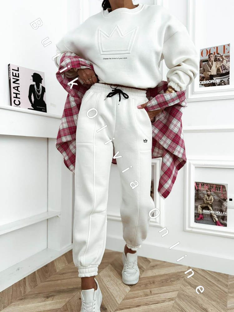 gefuetterter-loungewear-set-krone-creme