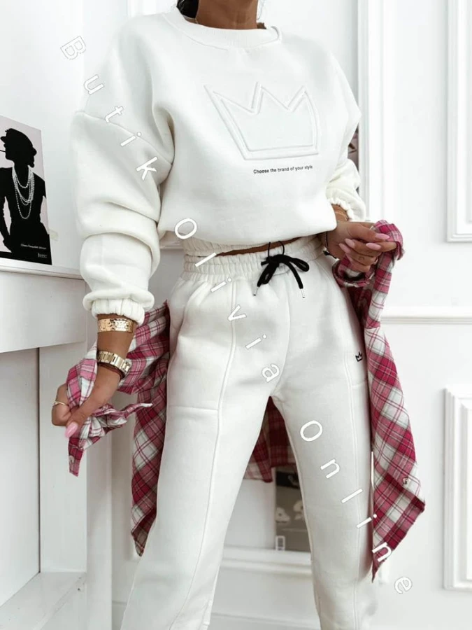gefuetterter-loungewear-set-krone-creme