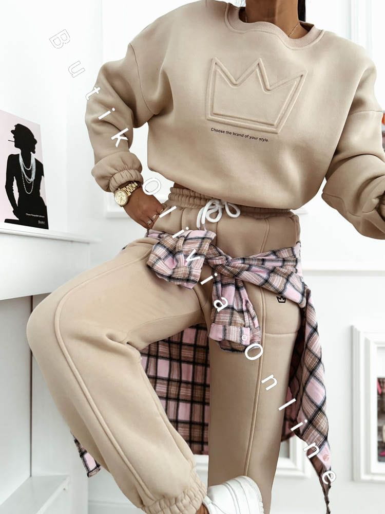 gefuetterter-loungewear-set-krone-beige