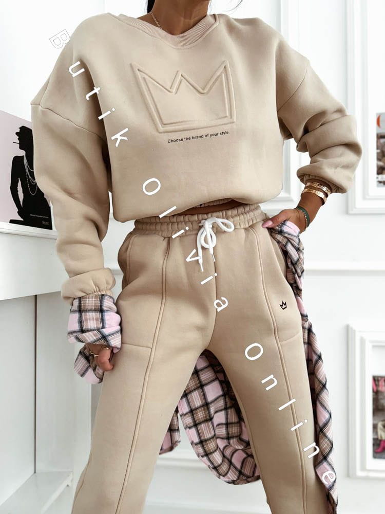 gefuetterter-loungewear-set-krone-beige