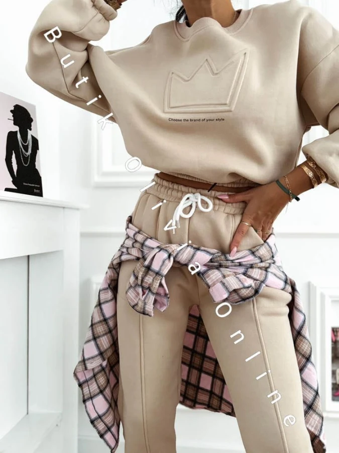 gefuetterter-loungewear-set-krone-beige