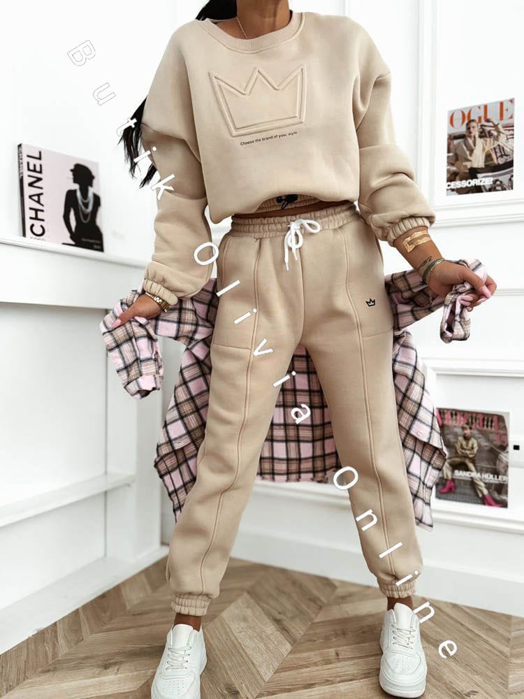 gefuetterter-loungewear-set-krone-beige