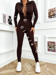 Jumpsuit mit Gürtel und HIGH-Ausschnitt – schokoladenbraun