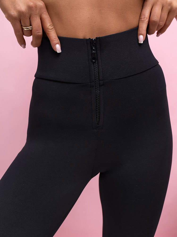 damski komplet pomarańczowa bluza oversize i czarne legginsy z wysokim stanem oraz zamkiem z przodu