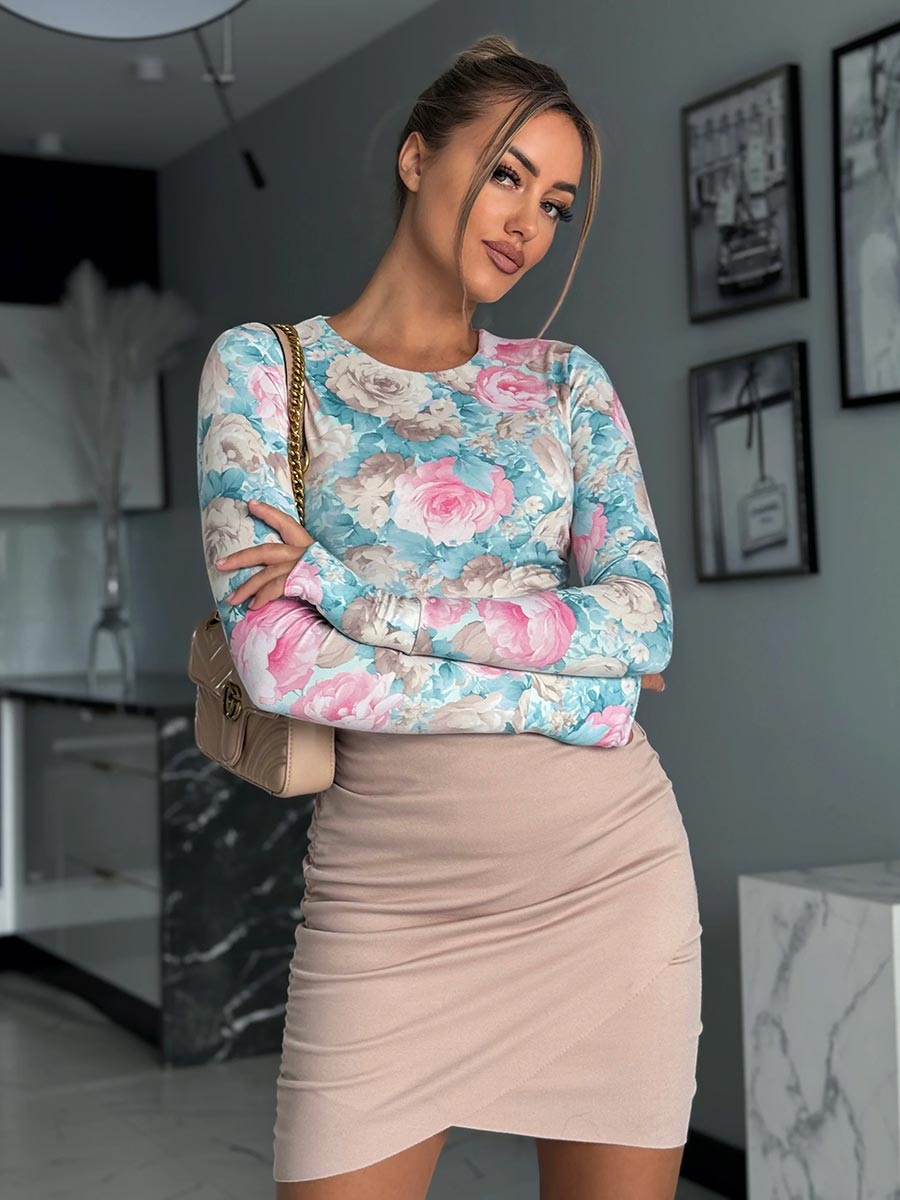 pastelowa-kwiatowa-bluzka-z-wycieciem-na-kciuk-dopasowana-z-dlugim-rekawem-okraglym-dekoltem-3.jpg