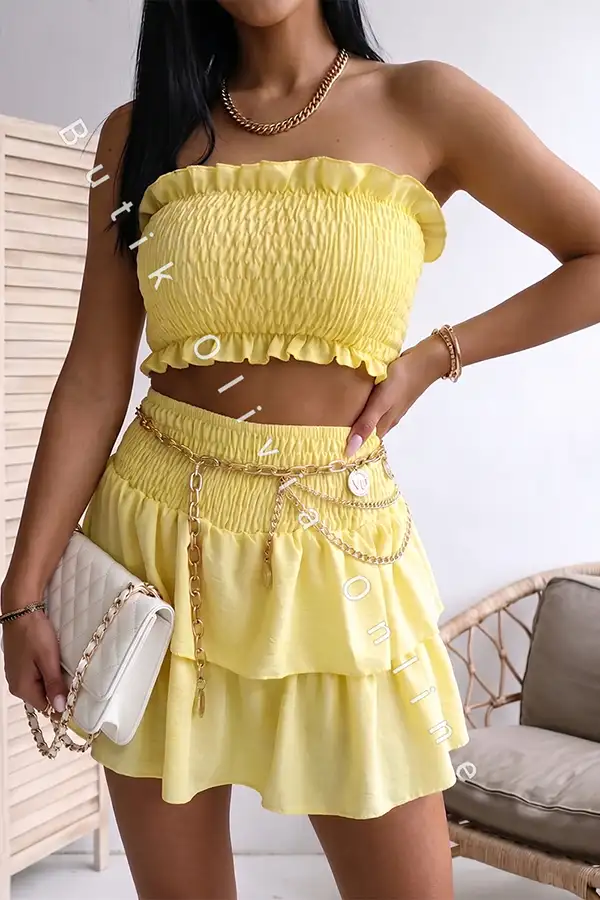 Zitronengelbes Sommer-Set: Gerafftes Top und Skort mit Rüschen