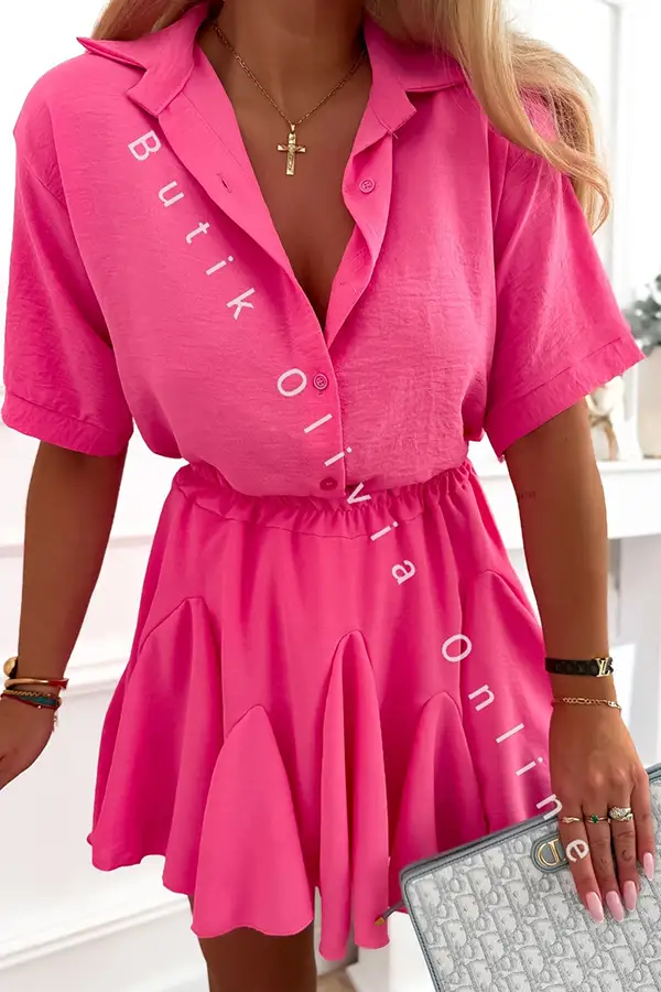 różowy letni komplet koszula oversize na krótki rękaw i spódnico-spodenki z falbankamiRosa Sommer-Set – lockeres Oversize-Hemd mit Kurzarm und Skort mit Volants
