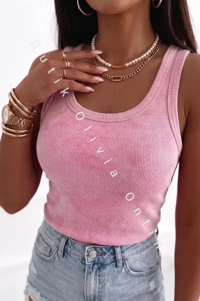 Rosafarbenes geripptes Tanktop im Acid-Wash-Look