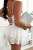 Weißer kurzer Sommer-Jumpsuit mit Korsagen-Oberteil und Trägern