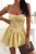 Gelbes Mini-Sommerkleid mit Trägern und Korsettoberteil