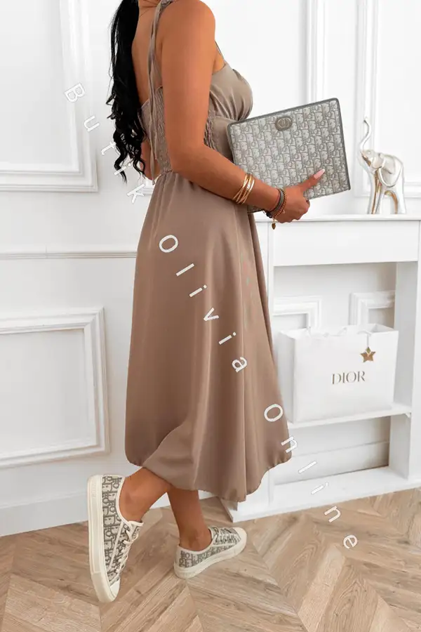Midi-Kleid mit Trägern und Knöpfen w kolorze Fango