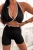 Schwarzes Sport-Set mit tief ausgeschnittenem Top und formender Radlerhose