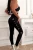 czarny sportowy komplet top z głębokim dekoltem i legginsy modelujące push-up