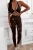 Schokoladenbraunes Sport-Set mit tief ausgeschnittenem Top und formenden Push-up-Leggings