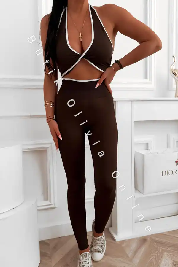 Schokoladenbraunes Sport-Set mit tief ausgeschnittenem Top und formenden Push-up-Leggings