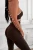 Schokoladenbraunes Sport-Set mit tief ausgeschnittenem Top und formenden Push-up-Leggings