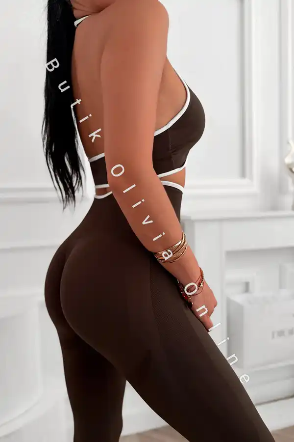 Schokoladenbraunes Sport-Set mit tief ausgeschnittenem Top und formenden Push-up-Leggings