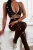 Schokoladenbraunes Sport-Set mit tief ausgeschnittenem Top und formenden Push-up-Leggings
