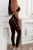 Schokoladenbraunes Sport-Set mit tief ausgeschnittenem Top und formenden Push-up-Leggings