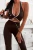 Schokoladenbraunes Sport-Set mit tief ausgeschnittenem Top und formenden Push-up-Leggings