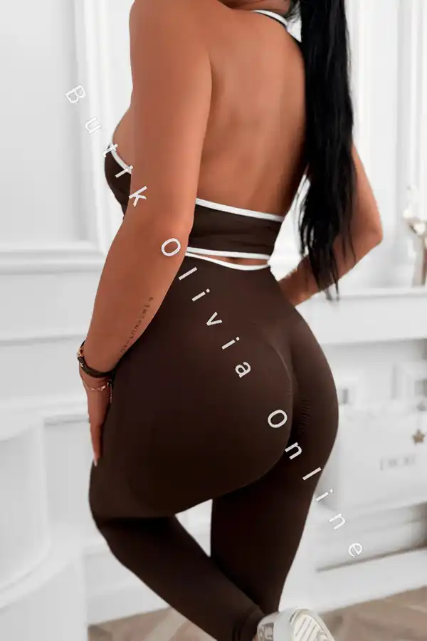 Schokoladenbraunes Sport-Set mit tief ausgeschnittenem Top und formenden Push-up-Leggings