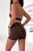 Schokoladenbraunes Sport-Set mit tief ausgeschnittenem Top und formender Radlerhose